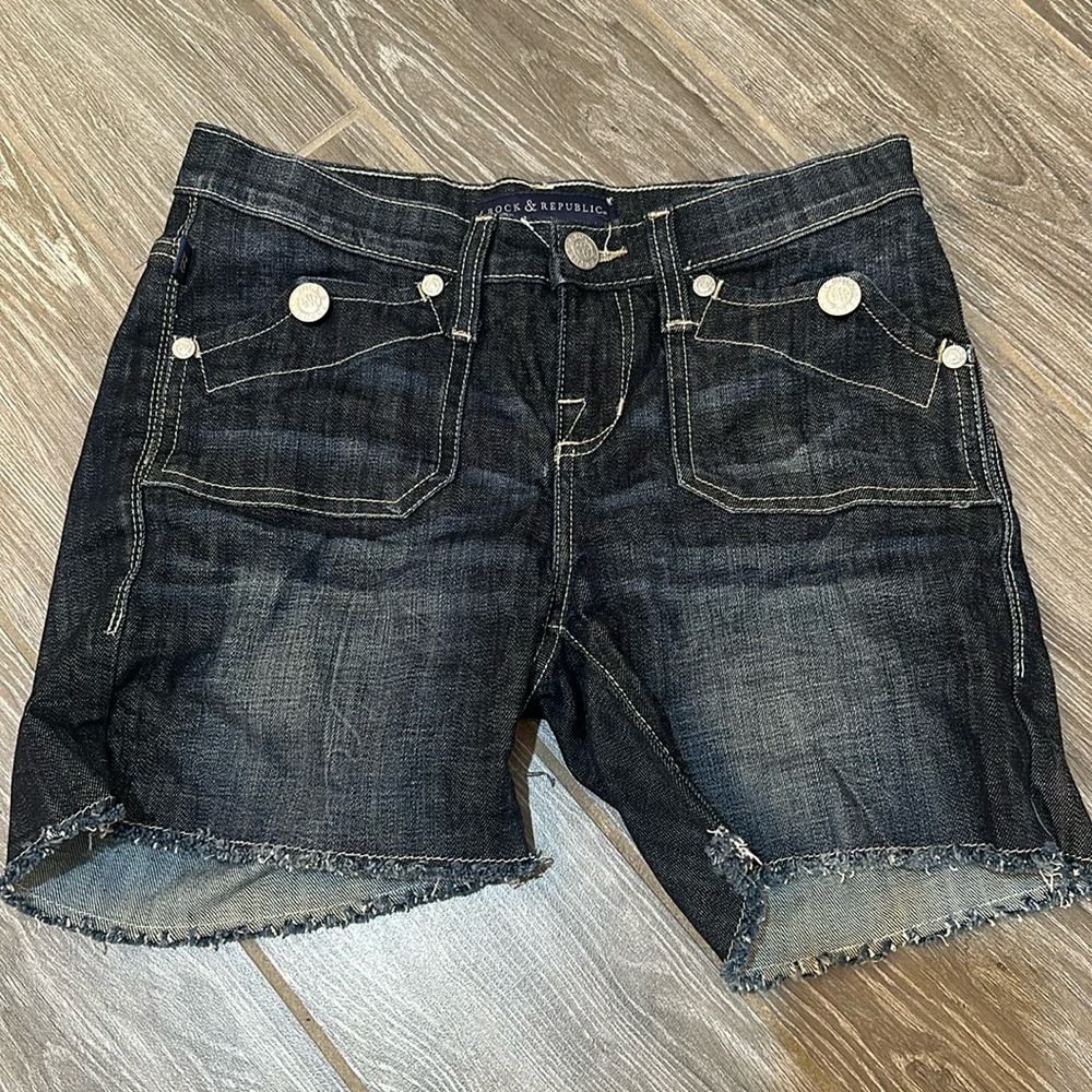 Rock & Republic women’s size 2 cut off jeans shorts 5” inseam